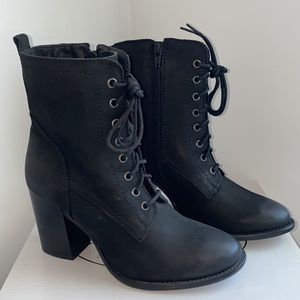 AUTH NIB STEVE MADDEN LAUUREN LACE UP BOOTIES